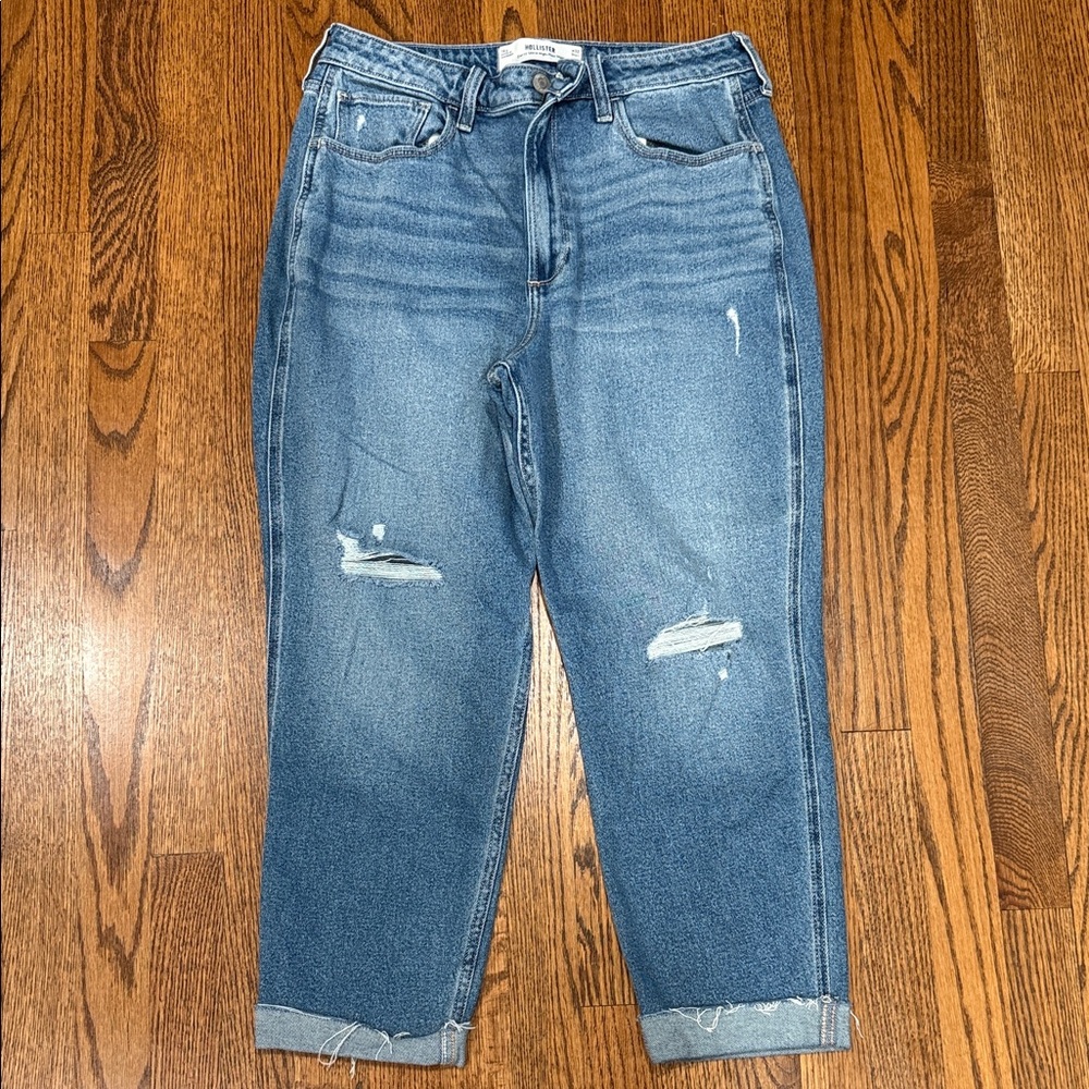 Hollister Curvy Ultra High-Rise Mom Jeans 14S
